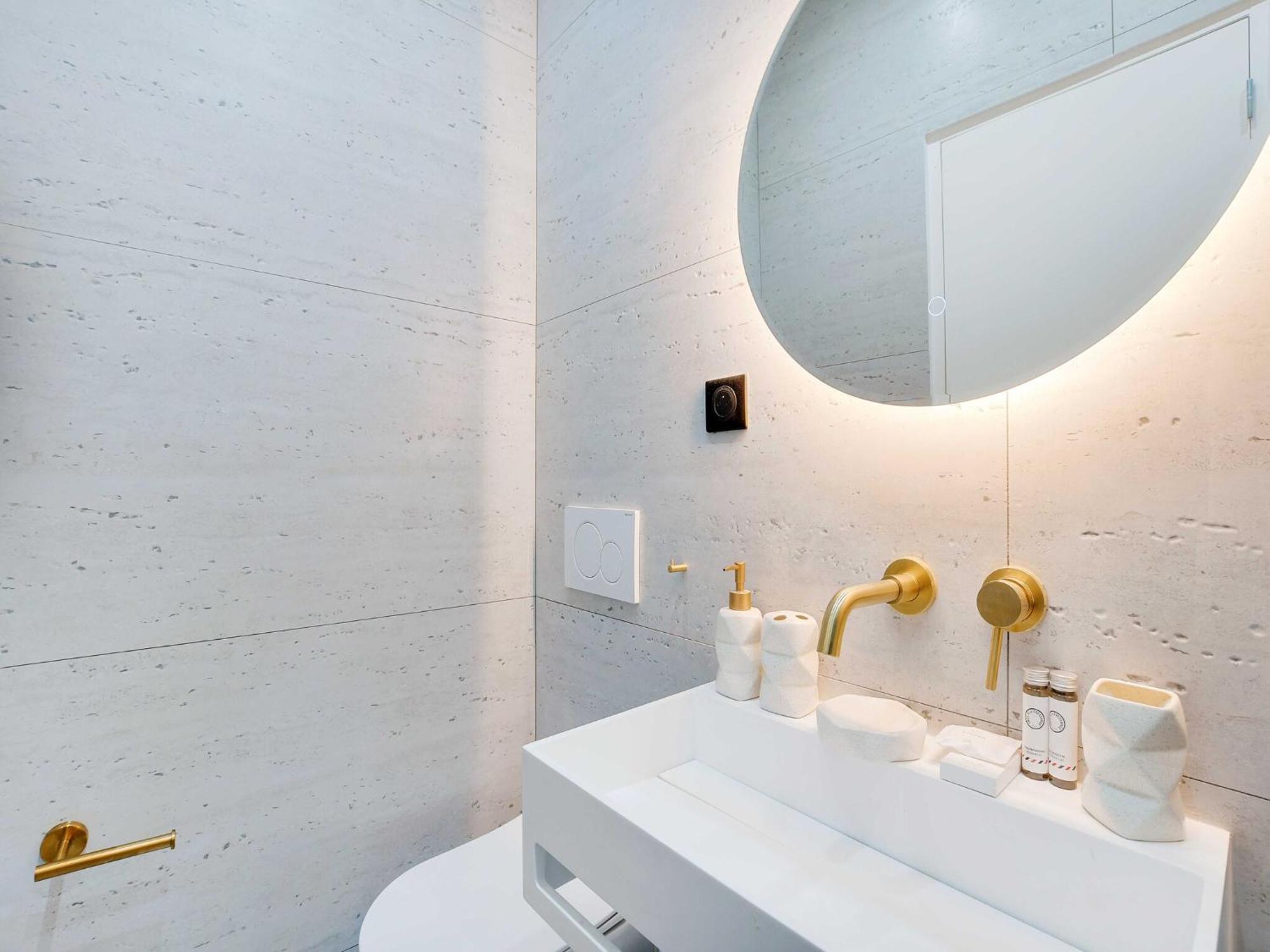 Cozy Parisian 2p In The Prestigious 8th *