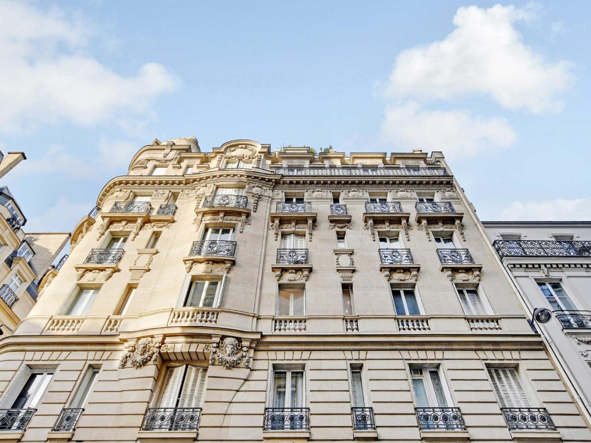 Cozy Parisian 2p In The Prestigious 8th Appartement Parijs