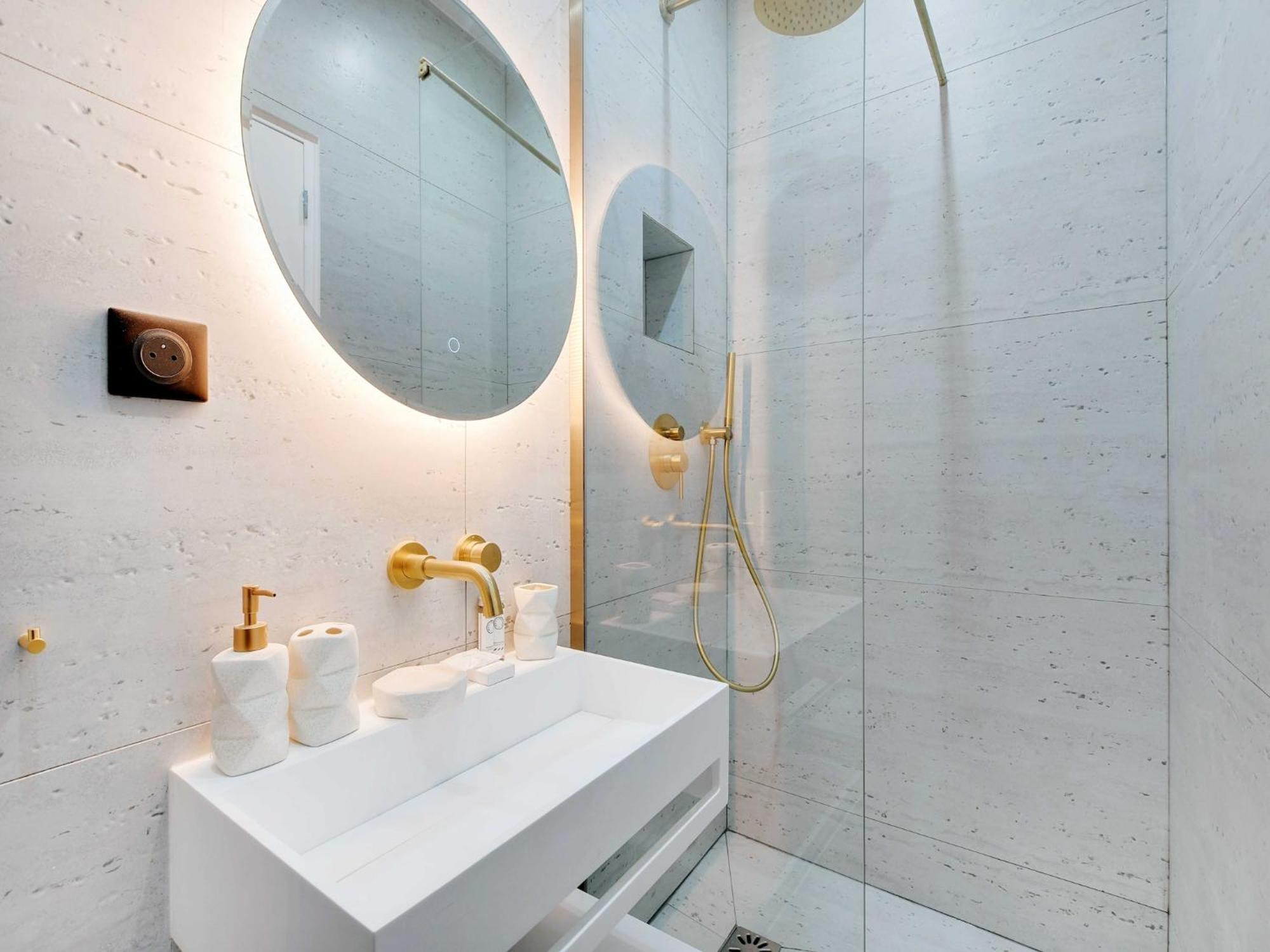 Cozy Parisian 2p In The Prestigious 8th * Parijs