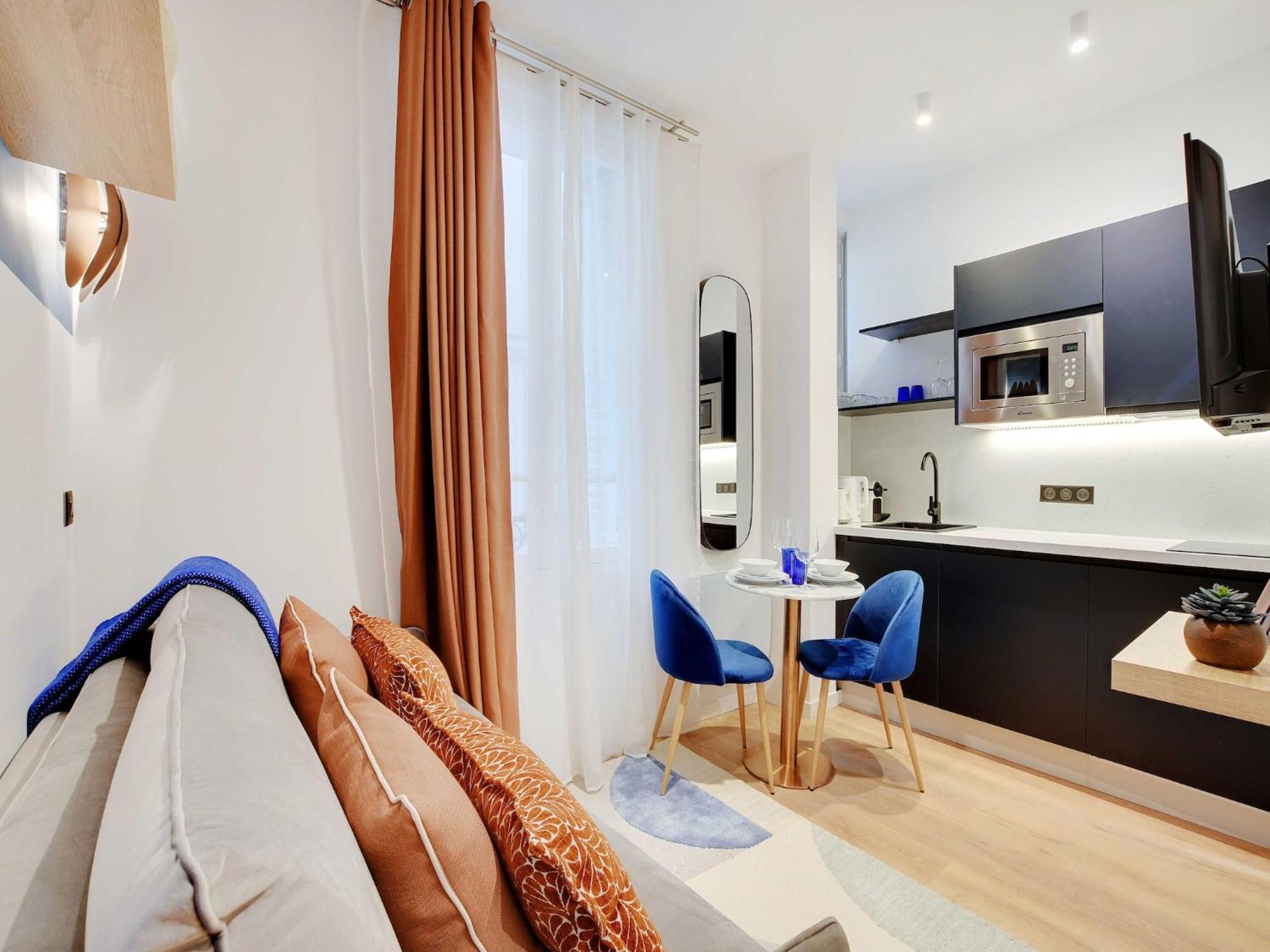 Cozy Parisian 2p In The Prestigious 8th Appartement Parijs